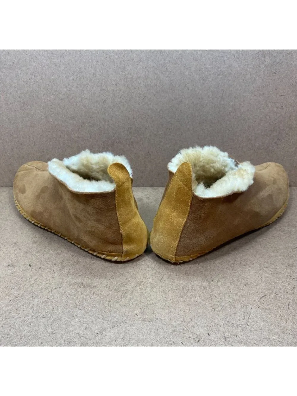 L.L.Bean Mens Wicked Good Lodge Chukkas Shearling-Lined Suede SZ 11 Tan Slippers